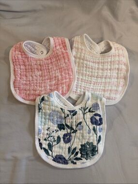 aden + anais Three-Pack Cotton Bibs in Pink, Cream & Blue Floral